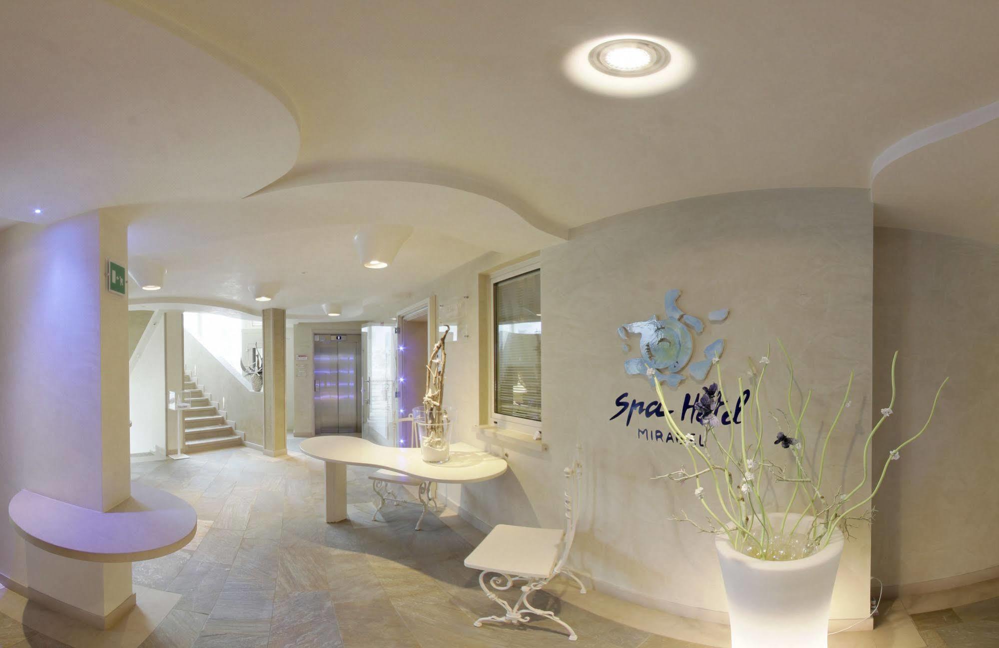 غرادو Suite & Spa Mirabel المظهر الخارجي الصورة